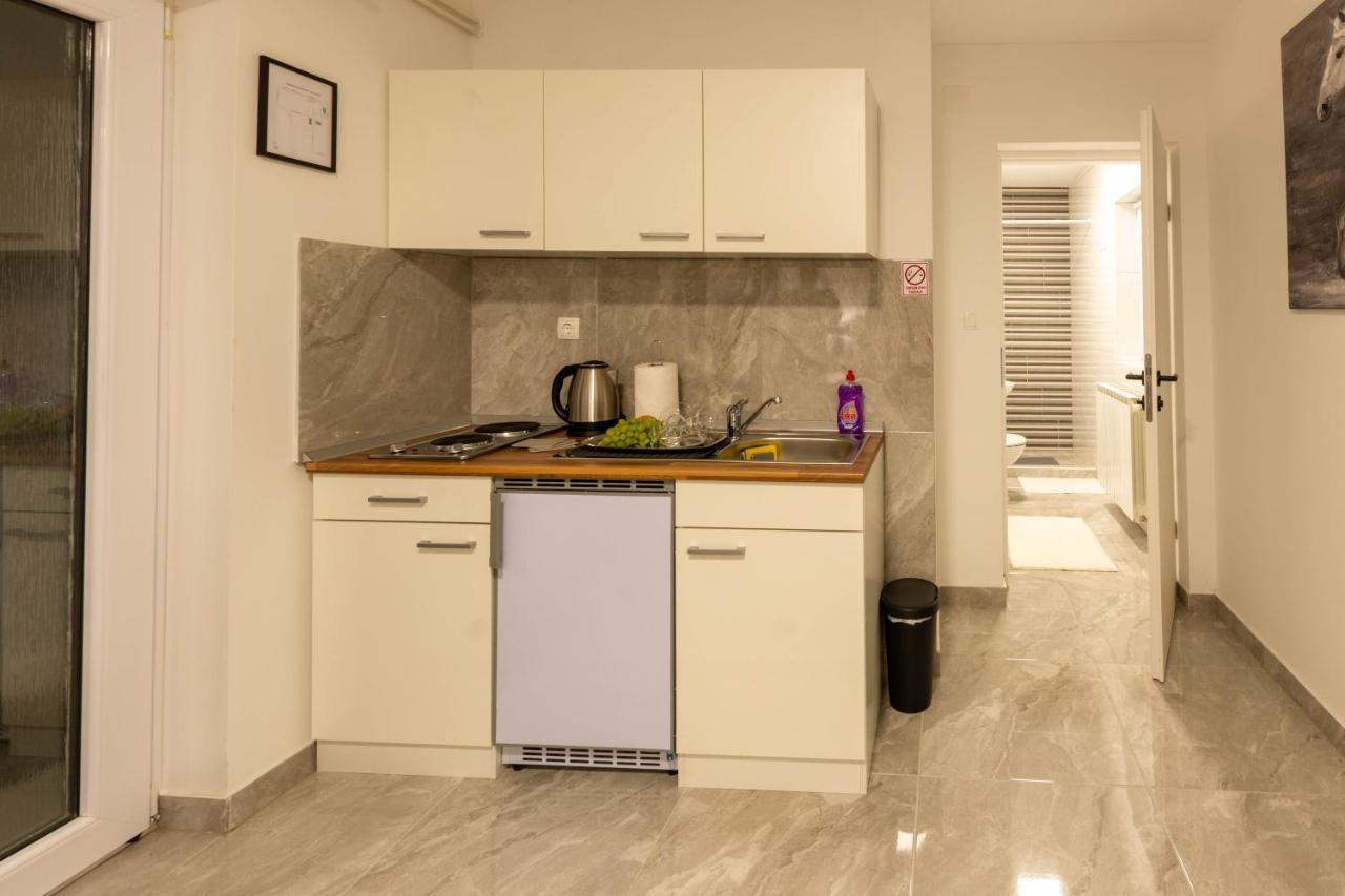 Apartmani Sun & Moon Бьеловар Экстерьер фото