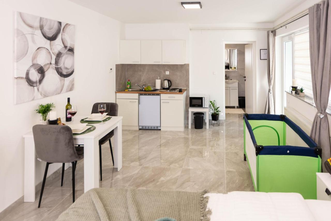 Apartmani Sun & Moon Бьеловар Экстерьер фото