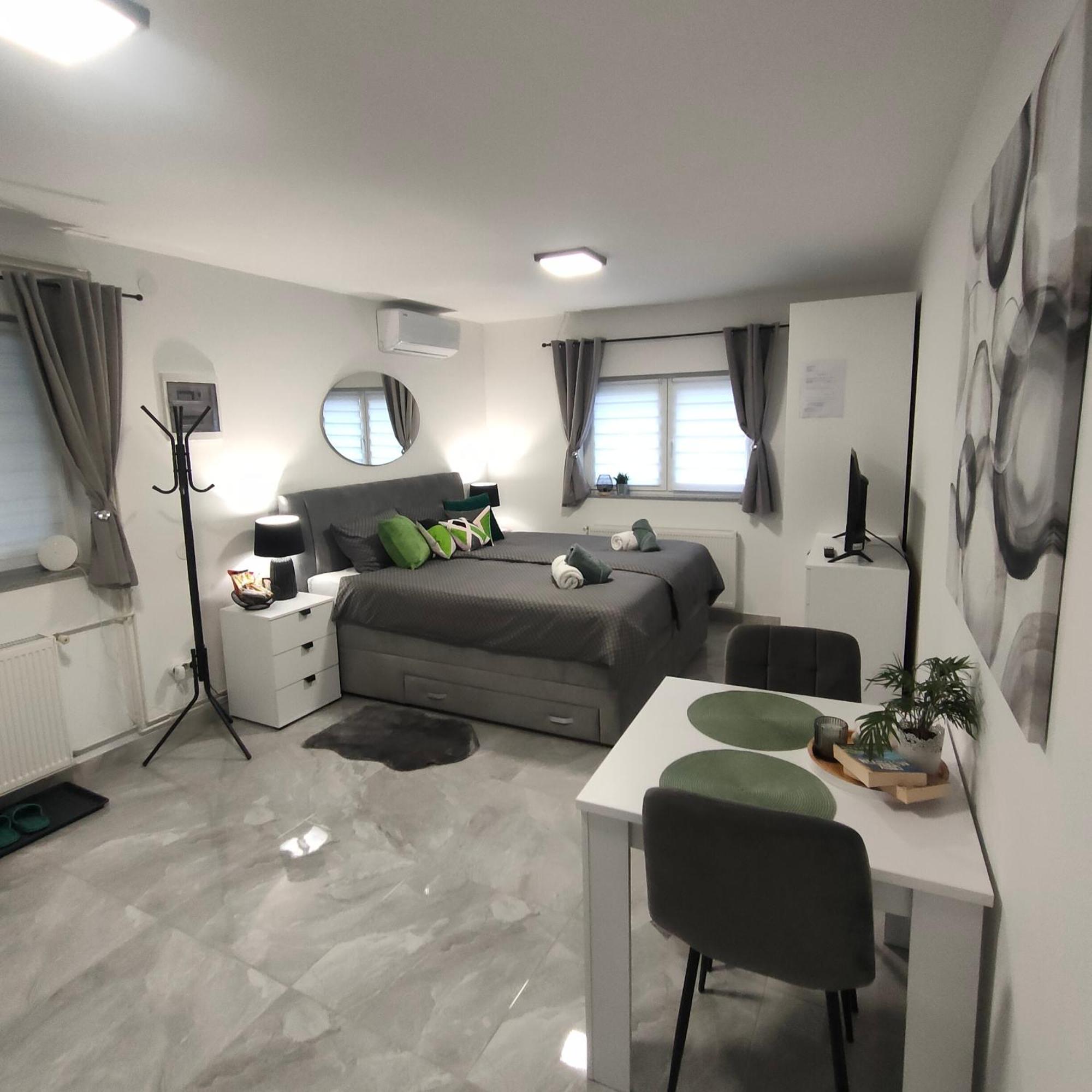 Apartmani Sun & Moon Бьеловар Экстерьер фото
